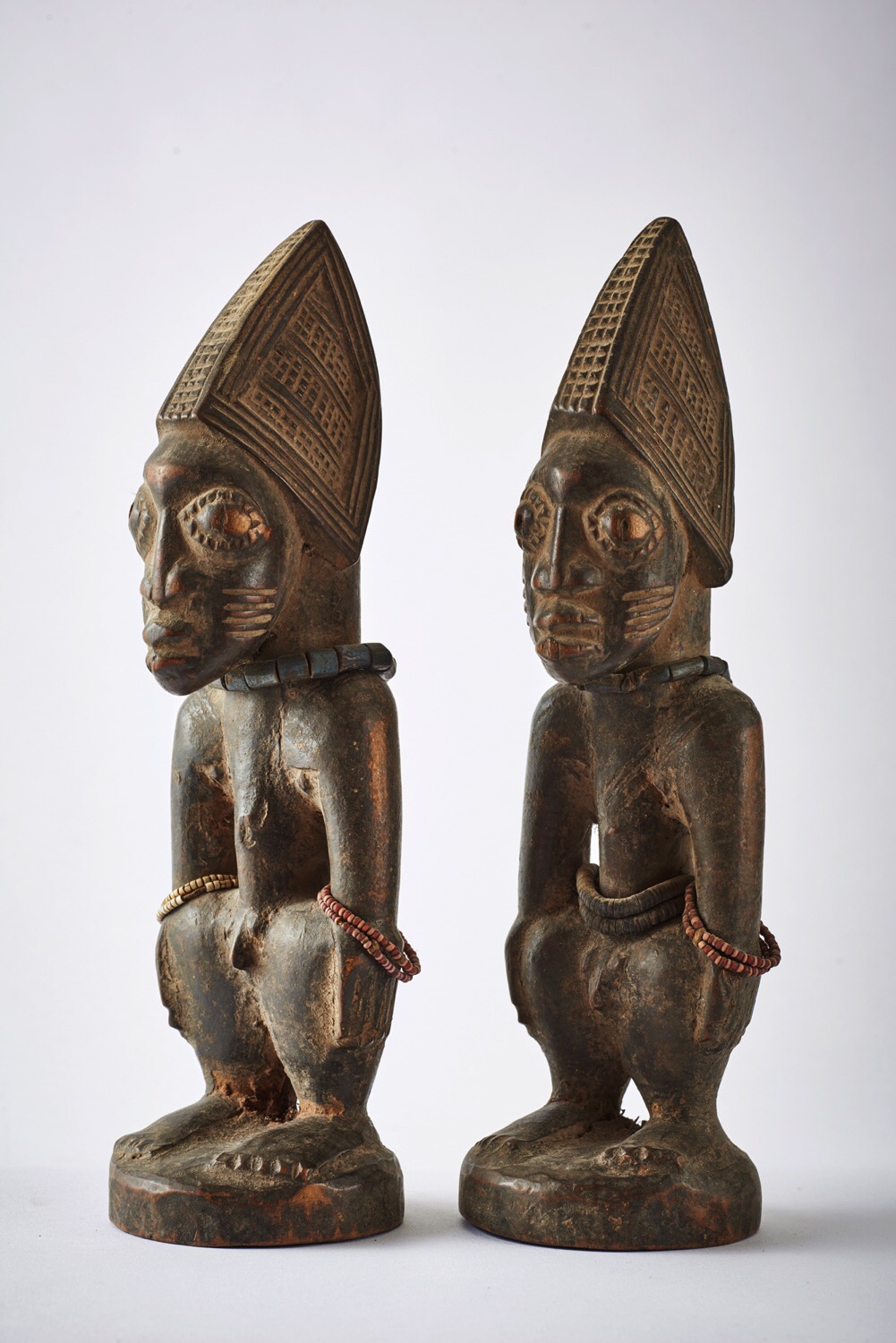 Ibeji twin figures picture from https://www.tribaltwins.com