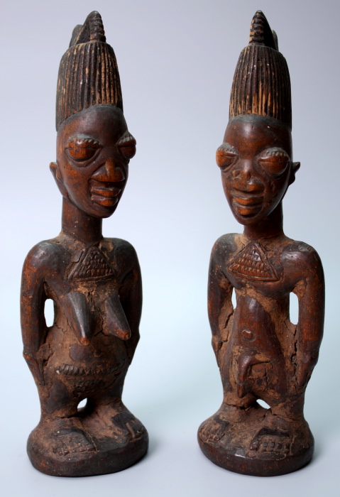 Ibeji twin figures picture from https://www.tribaltwins.com